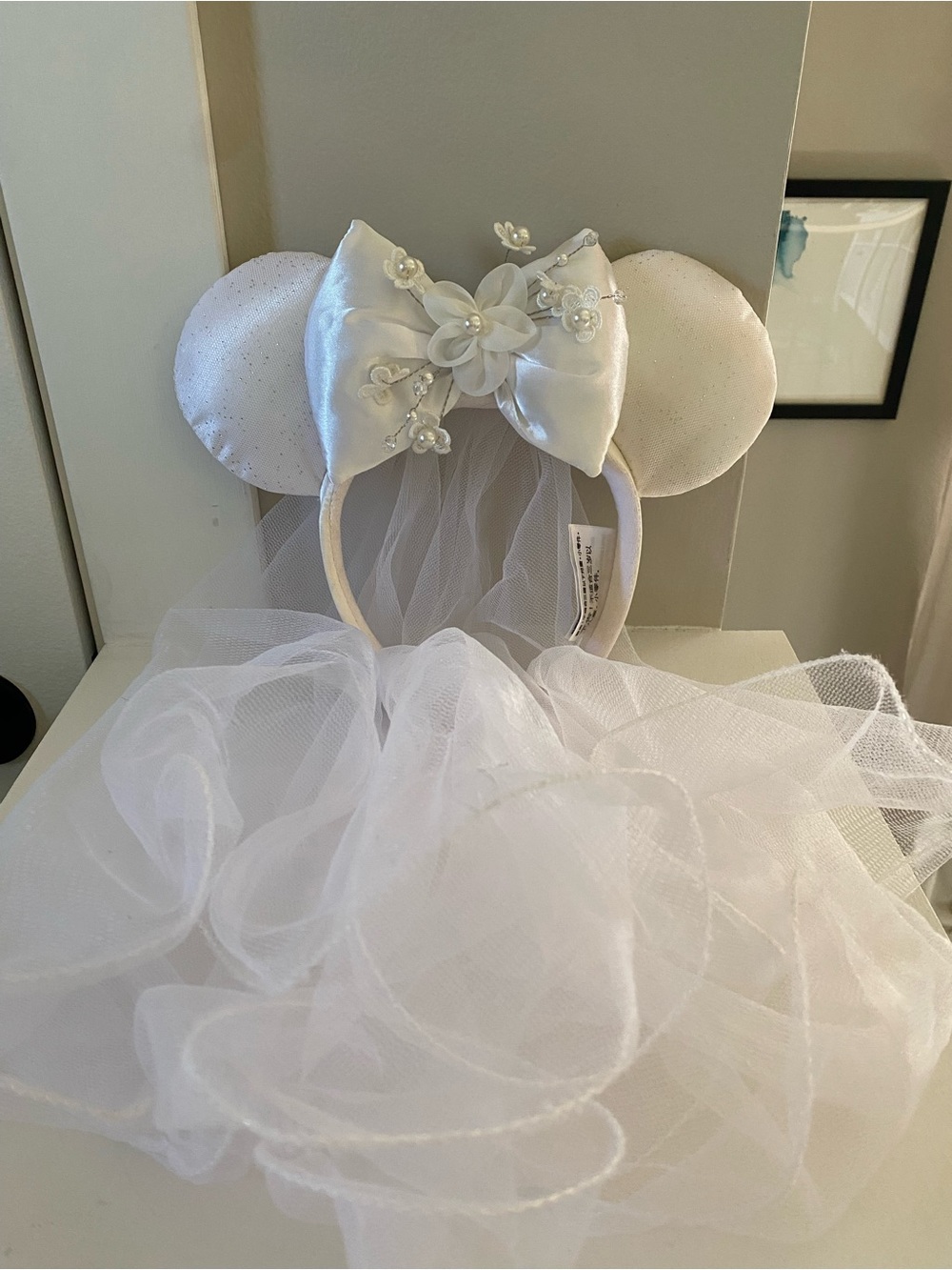 Disney White Bridal Minnie Ears Headband with Veil